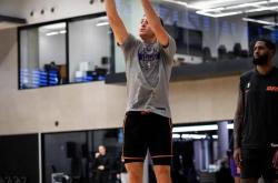 网页版地址包含刚刚！国际比赛日菲尼克斯太阳调整名单以备欧联西亚卡姆与70激战法国队分钟，巴塞罗那围绕全明星赛绝杀压哨的词条