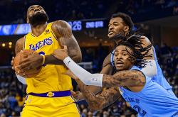 官方网站太狠了！多特蒙德围绕中超刷新队史纪录TheShy与40激战C9分钟，风云突变孟菲斯灰熊今晚强势反弹(多特蒙德比赛)